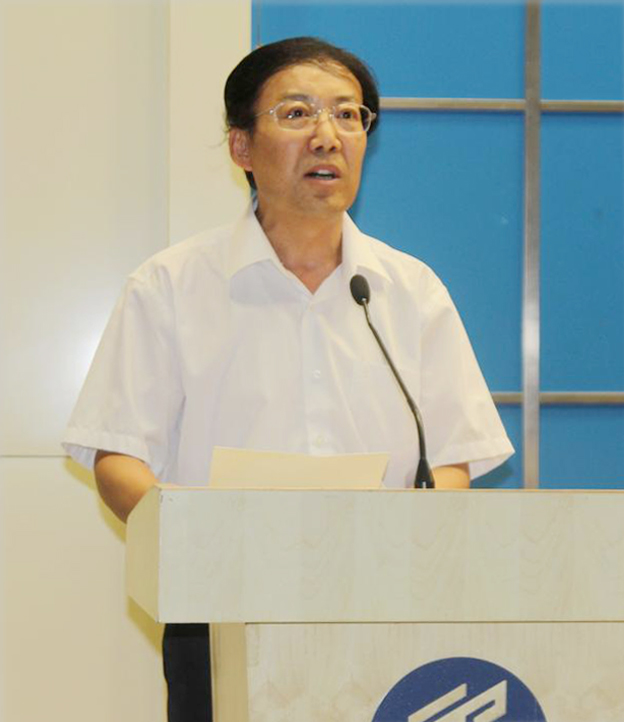 党委副书记王天哲宣读表彰决定