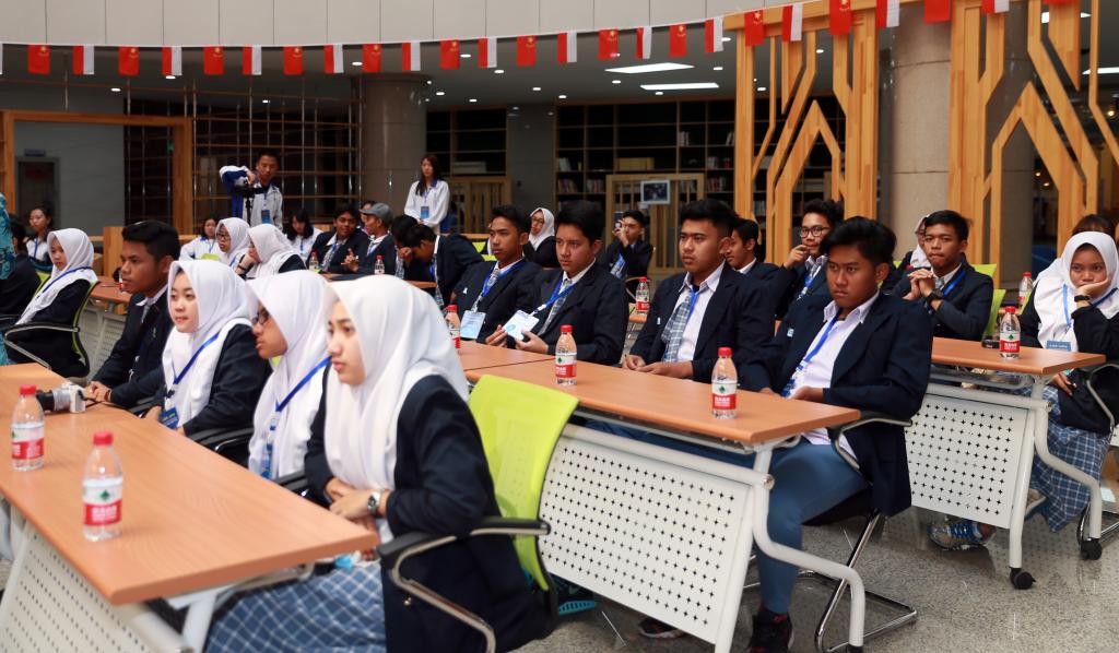 研习营由来自印尼的33名师生组成