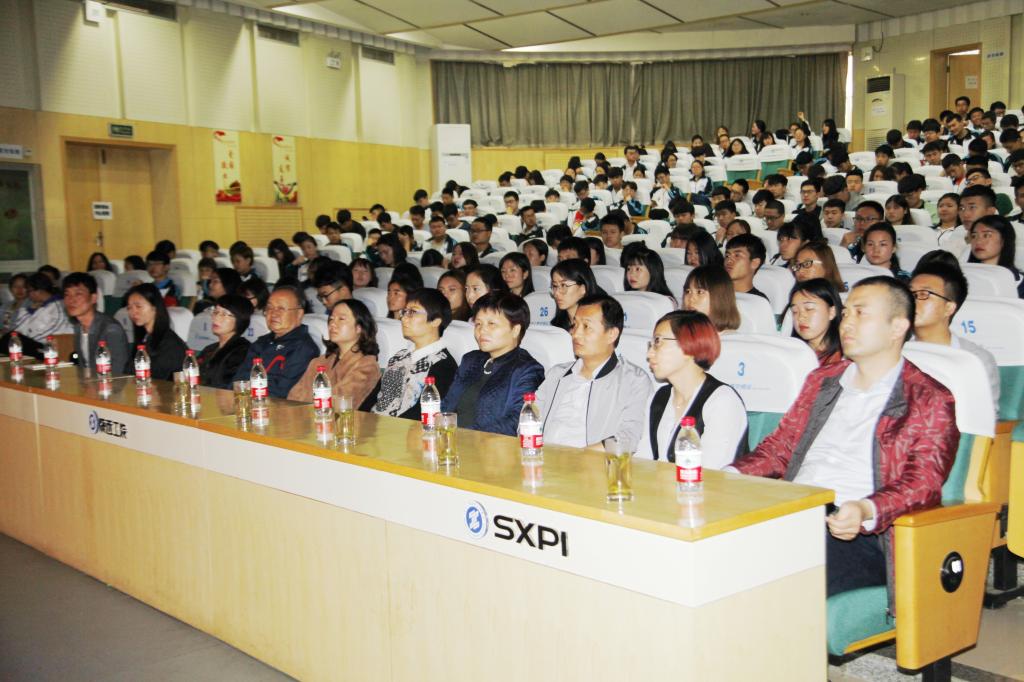 全院400余名师生代表到场聆听