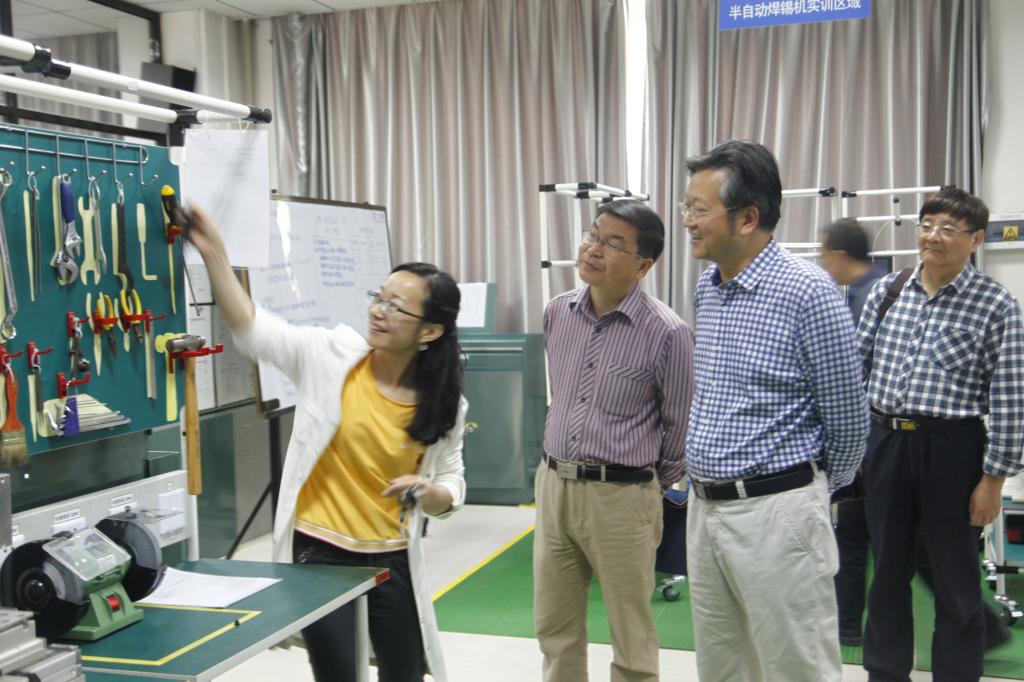 敬代和院长一行参观乐游棋牌实训基地