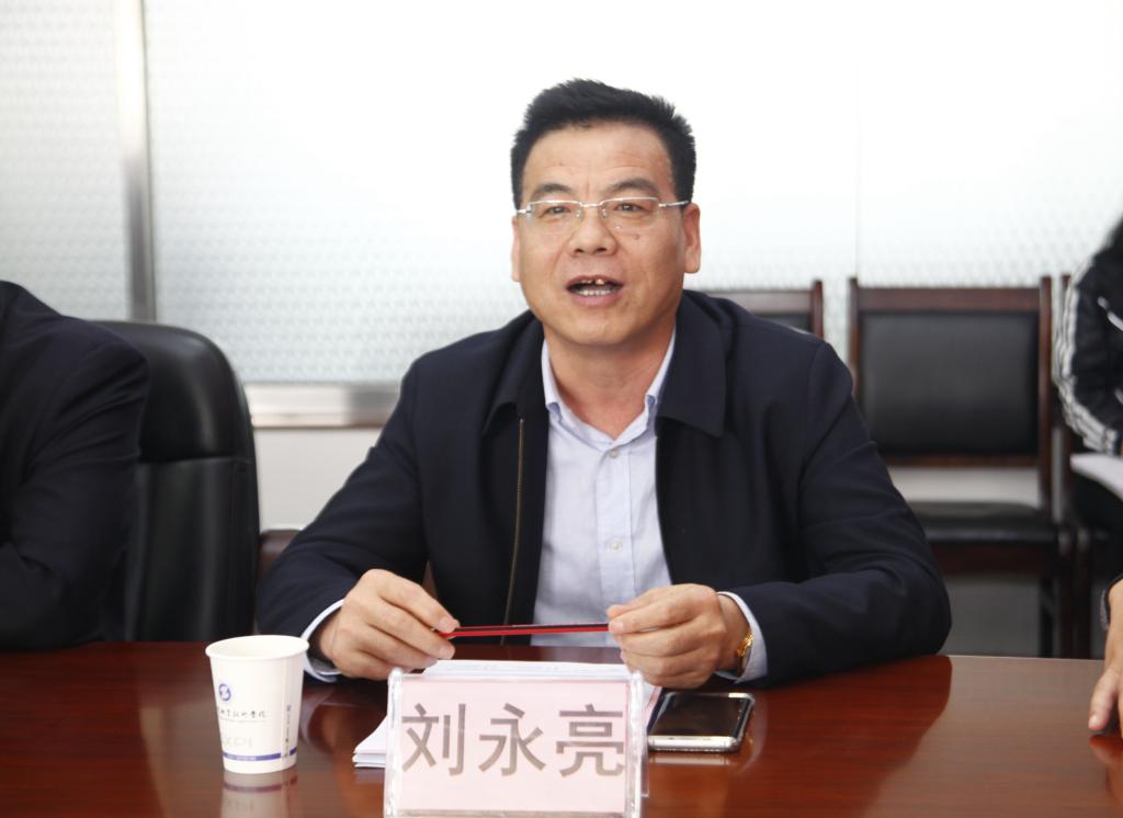 乐游棋牌党委副书记、副院长介绍学院基本情况