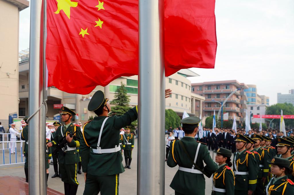 五星红旗冉冉升起