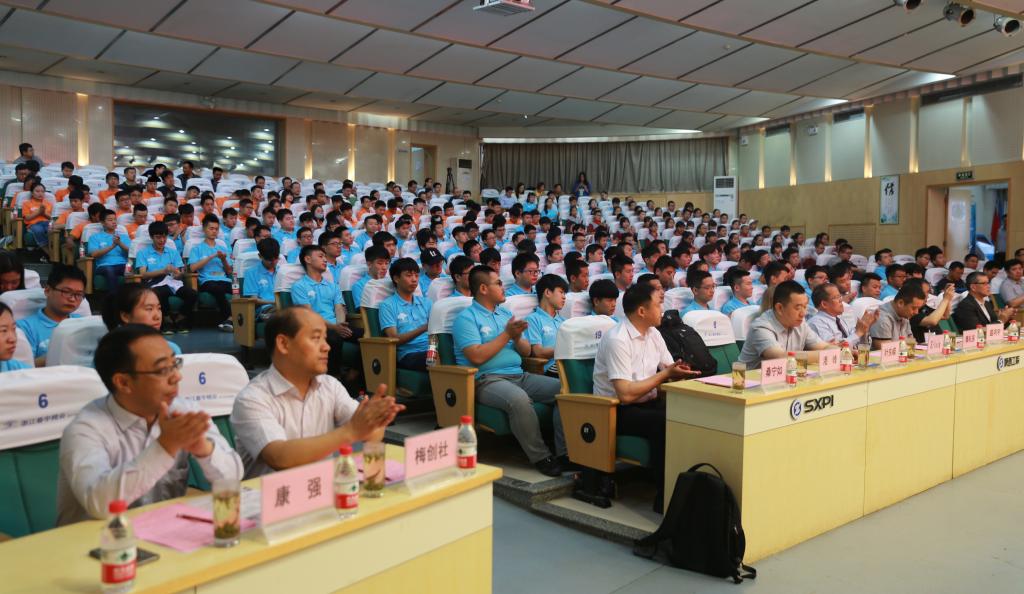 全国24个省、市、自治区和境外的80支参赛队的领队、指导教师、选手,裁判员代表参加开赛式