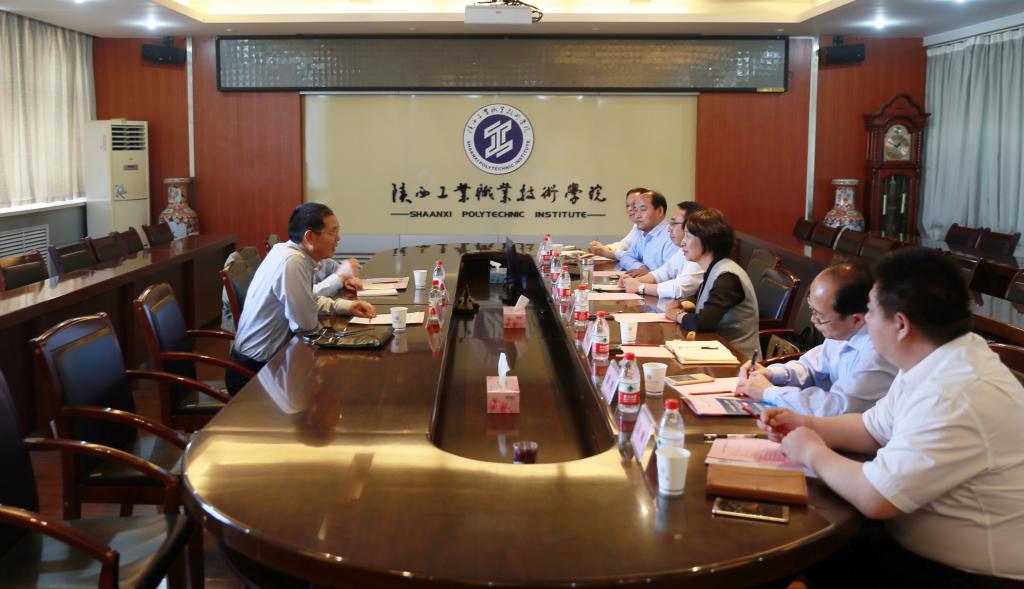 省教育厅副厅长赵昶葆莅临乐游棋牌调研工作