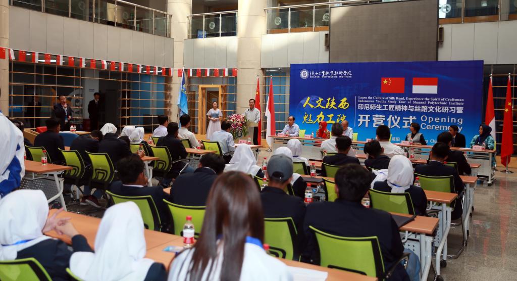 印尼师生工匠精神与丝路文化研习营在乐游棋牌开营