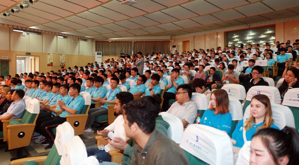 各参赛代表队领队、指导教师和选手参加仪式