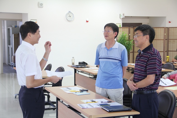 与张国保教授交流