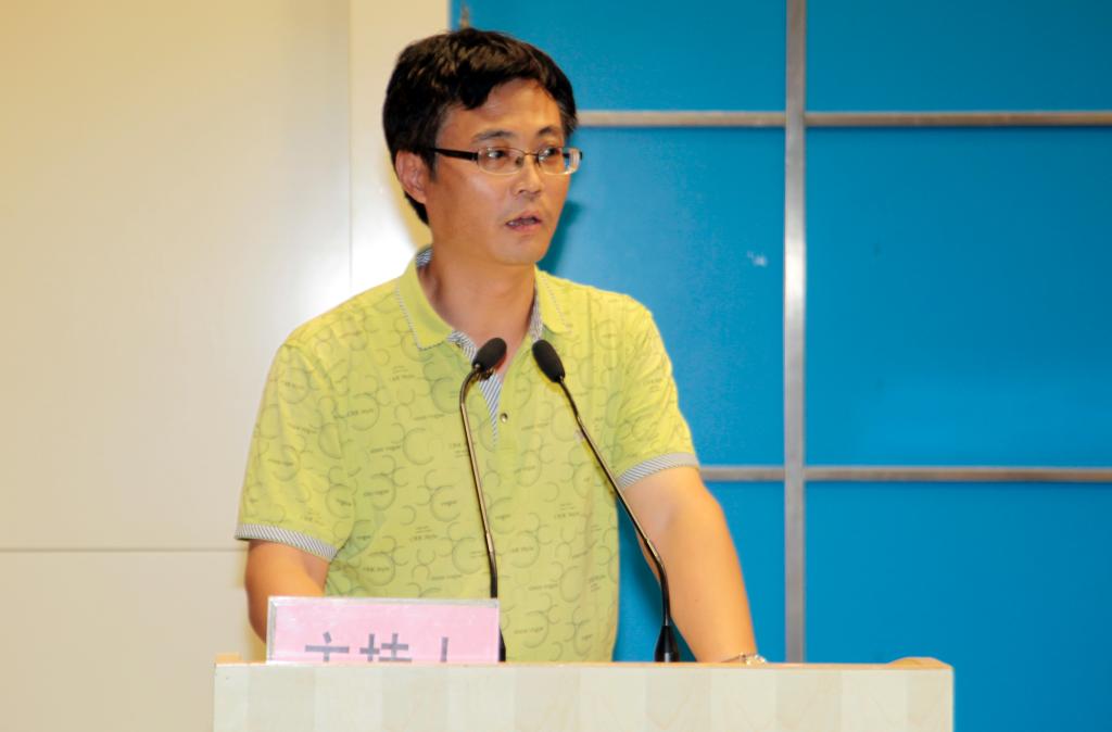 学工部部长王超联主持报告会