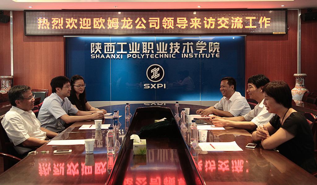 欧姆龙公司陈建龙副总经理一行来乐游棋牌交流工作