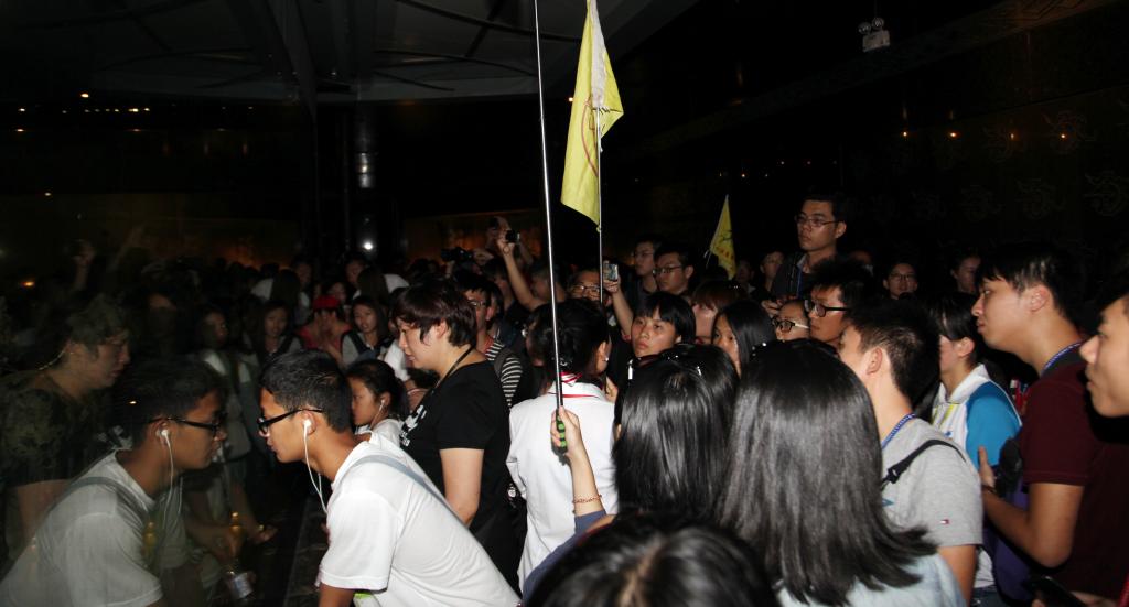 营员参观铜车马