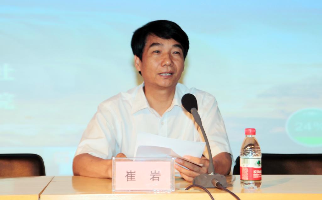 乐游棋牌党委书记崔岩主持讲座