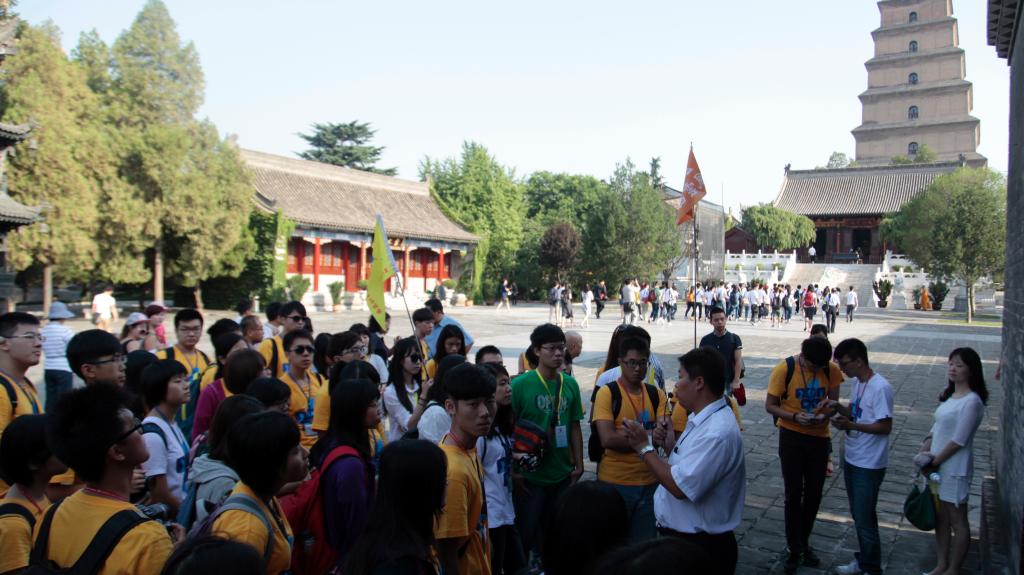 研习营全体师生参观大雁塔