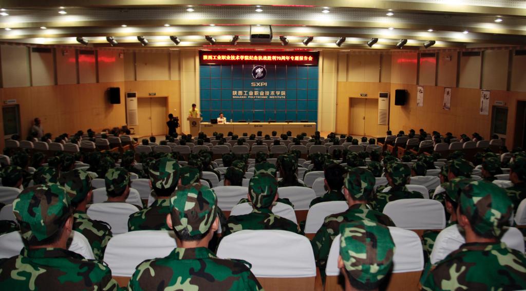 乐游棋牌举办纪念抗日战争胜利70周年报告会