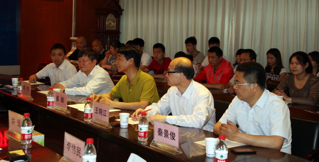 学院领导崔岩、王晓江和相关部门负责同志接待来宾