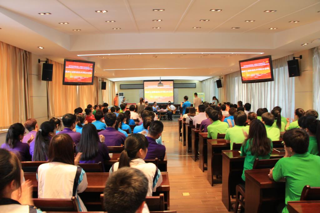 2015年陕西高校大学毕业生建功立业先进事迹报告会在乐游棋牌举行