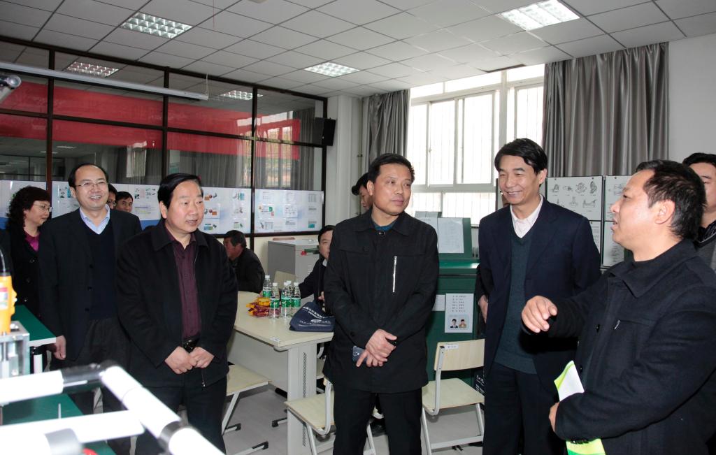 党广录副主席一行考察自动化技术实训中心