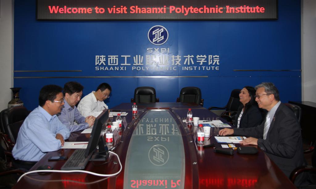 澳大利亚堪培门理工学院来乐游棋牌交流访问