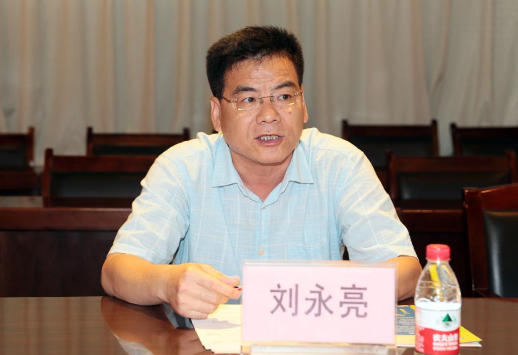 党委副书记、副院长刘永亮介绍学院情况