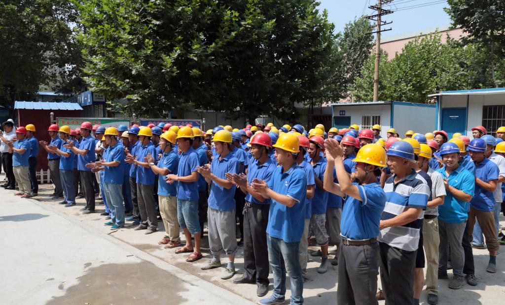 施工方100余名建设工人参加仪式