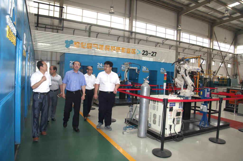 刘占山副会长实地考察了焊接技术实训中心