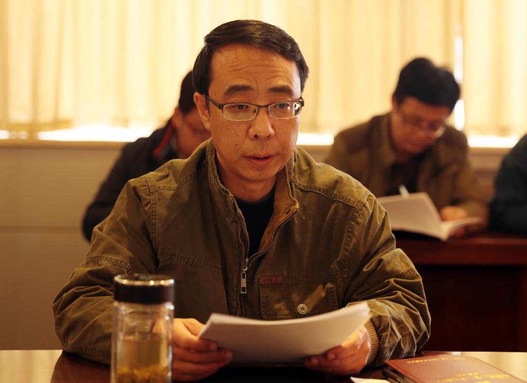 纪委书记康强领学《准则》《条例》