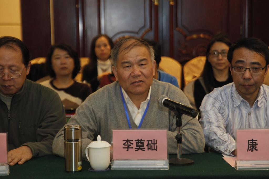 全国轻工职业教育教学指导委员会副主任、日用化工专业教育教学指导委员会主任李奠础讲话