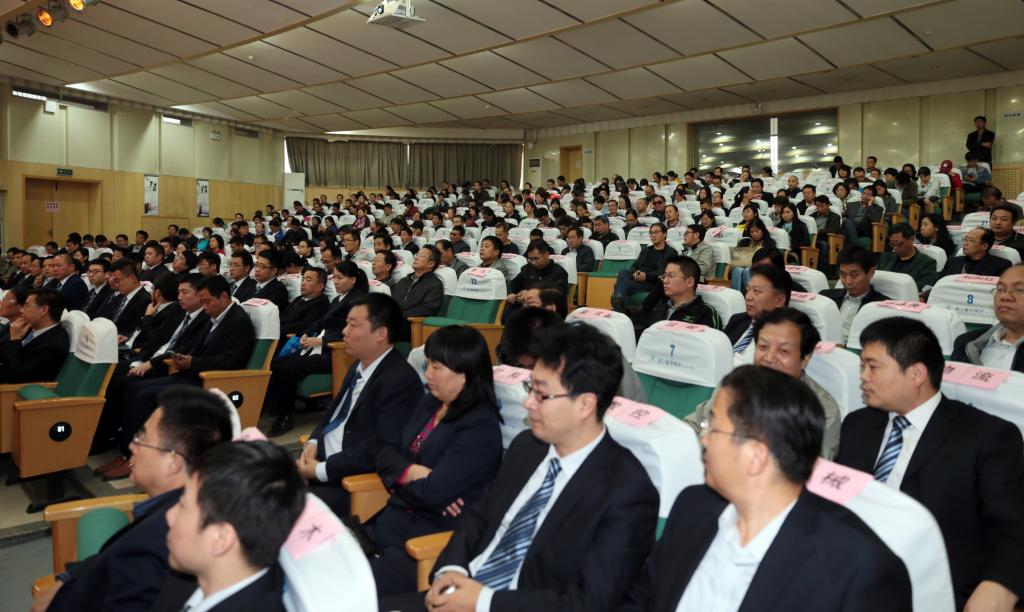 全院副科级以上全体干部、副教授职称以上专职教师,各二级学院(部)教研室主任、专业带头人、骨干教师、学工人员等参加会议