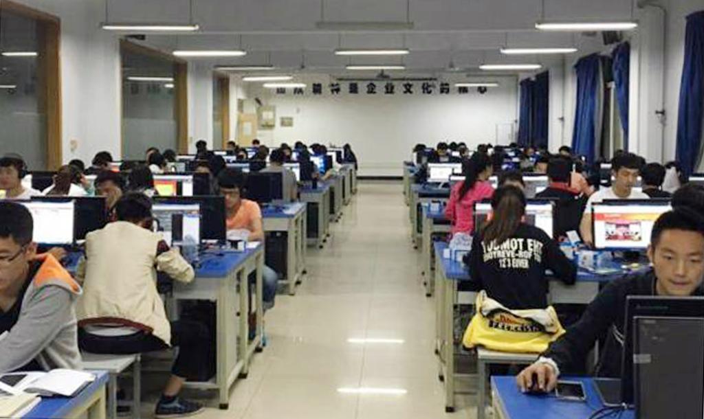 18日,培训班开始第一次集中学习