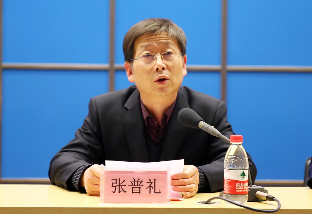 组织部部长张普礼宣读《青马工程大学生骨干培训班管理制度》