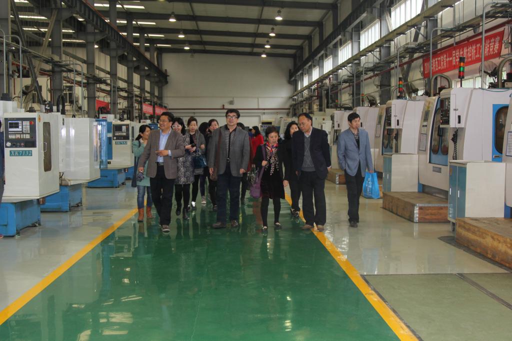 会前参观乐游棋牌实训基地