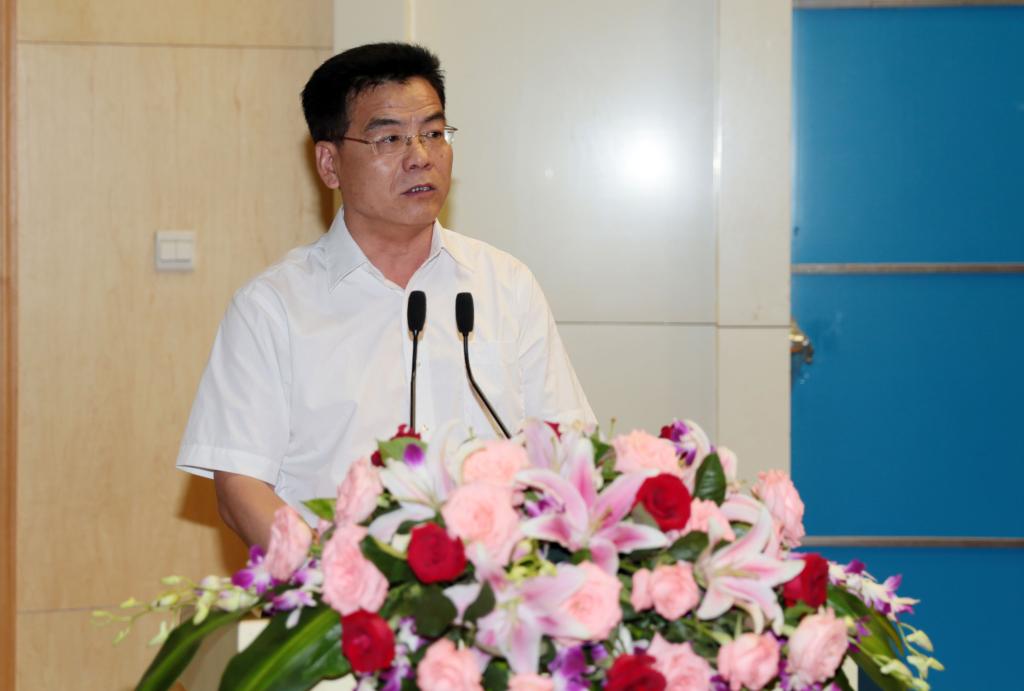 乐游棋牌党委副书记、副院长刘永亮主持仪式