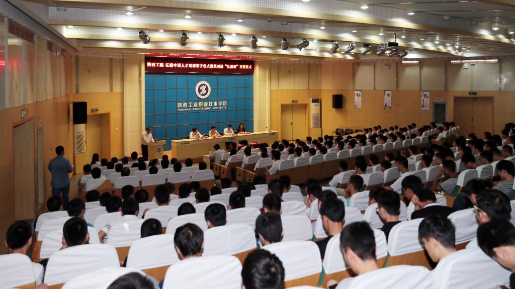 乐游棋牌与亿滋中国人才培养签字仪式暨第四届“亿滋班”开班仪式举行