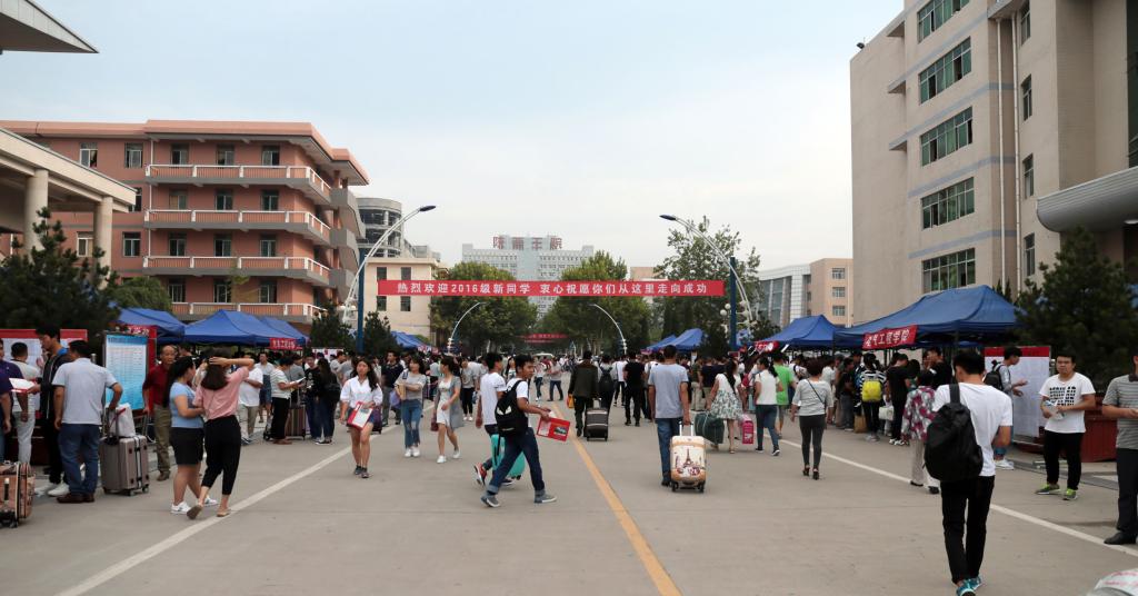 乐游棋牌喜迎2016级新生入校