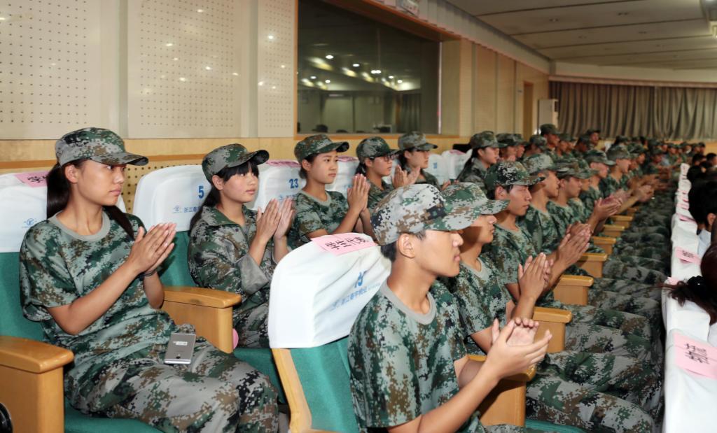 全院师生代表400余人参加会议