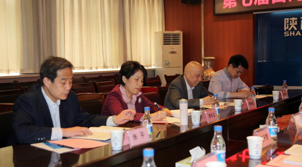 现场协调乐游棋牌协办的“第七届台湾大学生研习营”的有关事宜