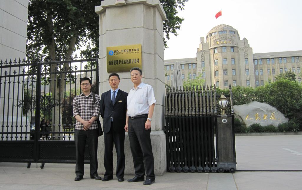 乐游棋牌与西安索菲特人民大厦举行共建校外实训基地挂牌仪式