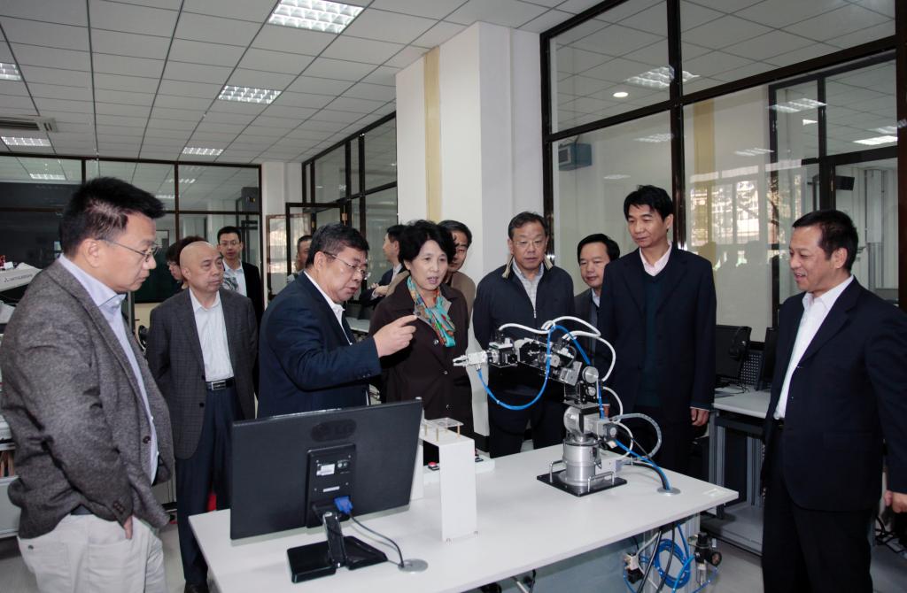 省政协副主席李冬玉一行考察自动化技术中心