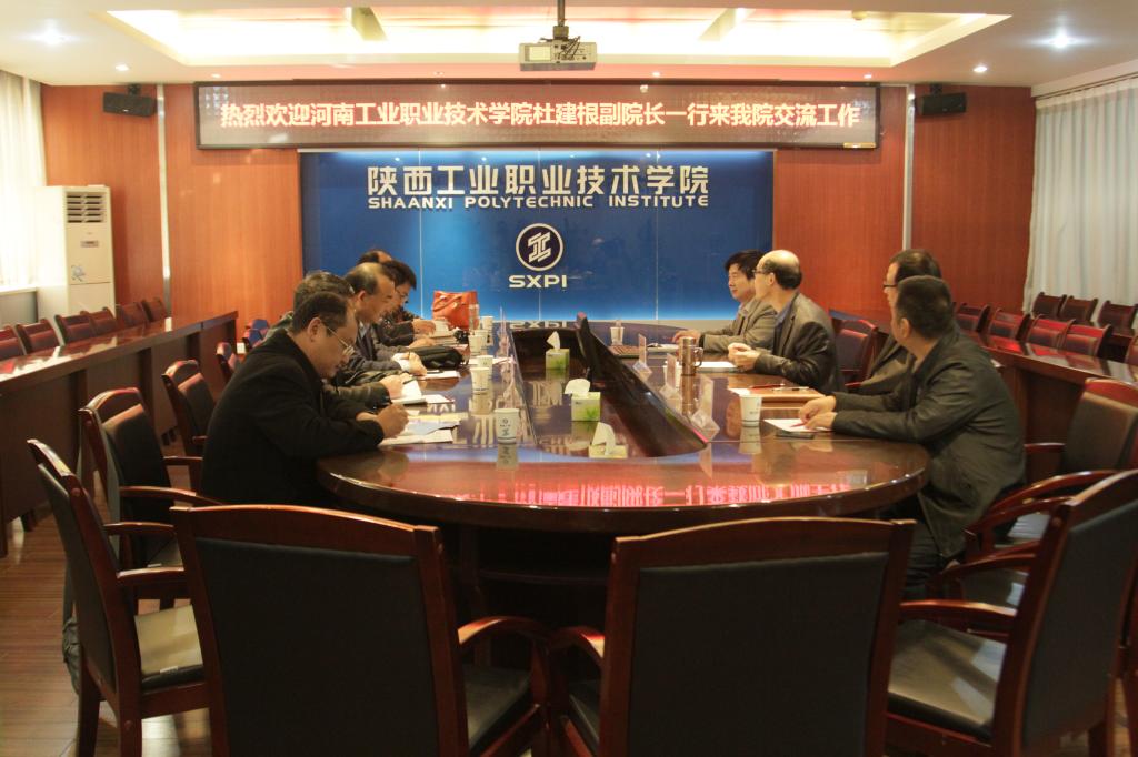 河南工业职业技术学院杜建根副院长一行来乐游棋牌交流工作