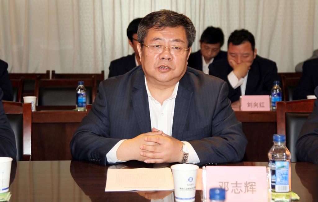 党委书记邓志辉汇报学院改革发展情况