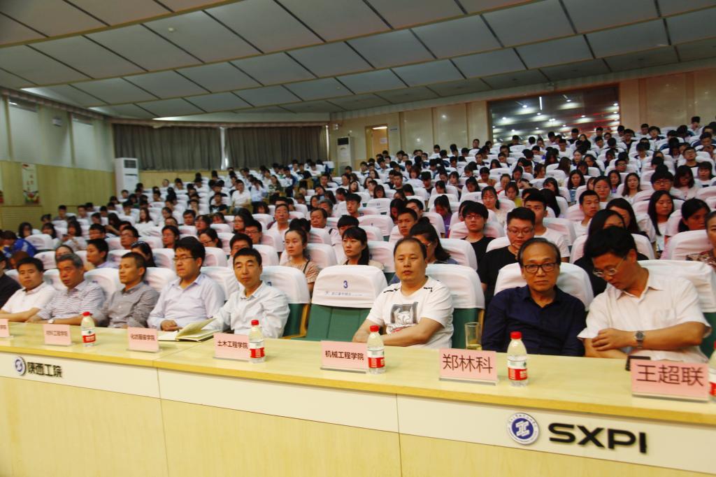 乐游棋牌师生400余人参加了活动