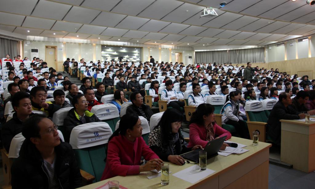 400余名师生现场观摩比赛