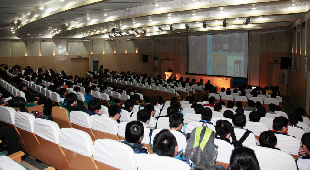 2014年立德树人论坛 我与学生同成长论坛交流举行