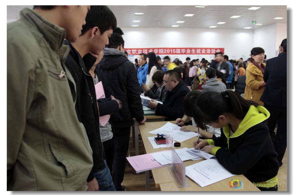 不少毕业生现场成功签约