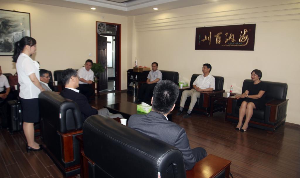 仪式开始前,党委书记崔岩、院长张晓云、会见中道教顕一行