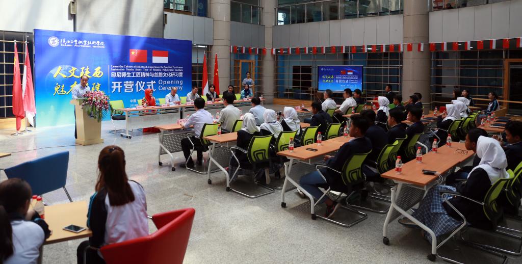 印尼师生工匠精神与丝路文化研习营在乐游棋牌开营