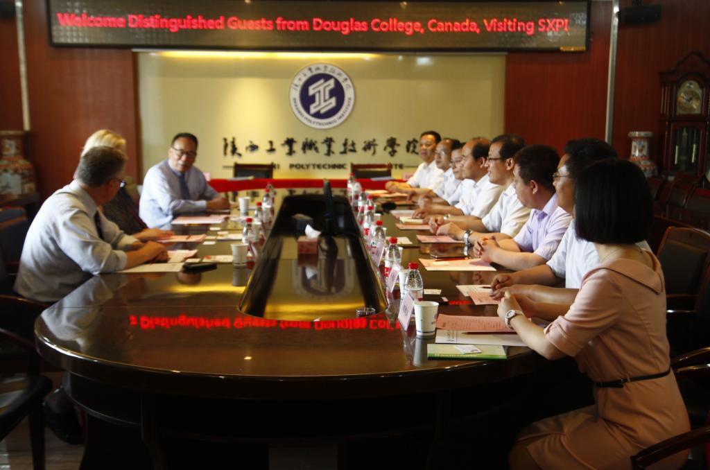 加拿大道格拉斯学院代表团访问乐游棋牌