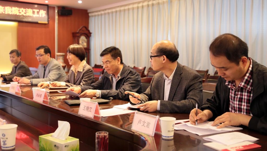 乐游棋牌院长张晓云、党委副书记、副院长刘永亮、副院长杨卫军、副院级调研员王晓江等与来宾座谈