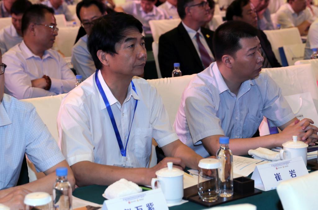 乐游棋牌党委书记崔岩出席会议