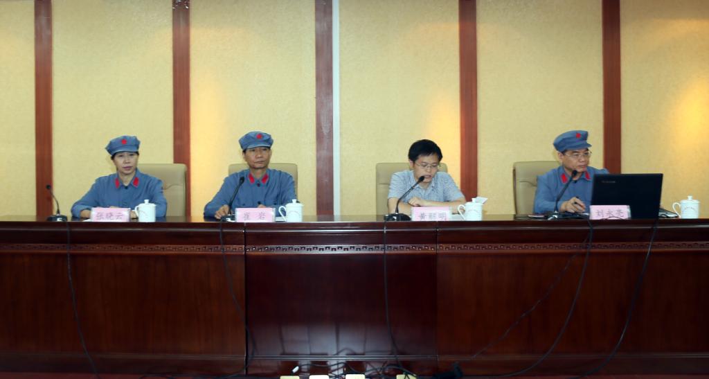 党委书记崔岩,院长张晓云,党委副书记、副院长刘永亮,井冈山宣传干部培训中心主任黄解明在主席台就座