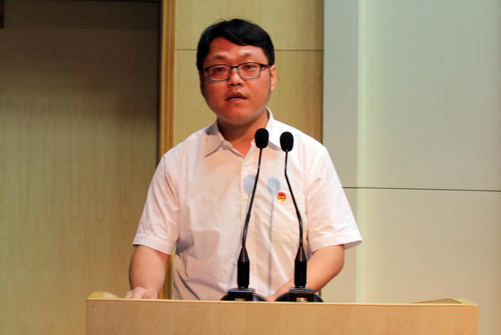 团委书记郝平主持仪式